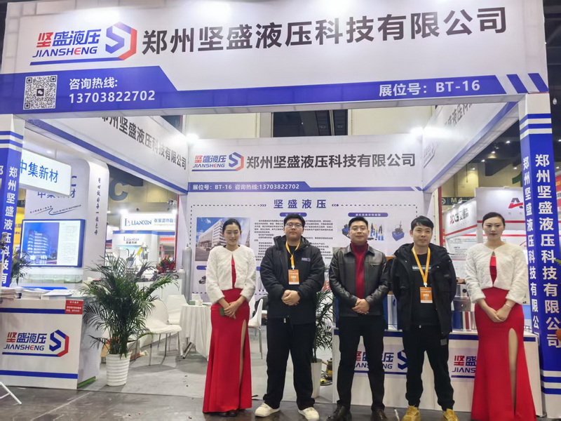 J9集团官方网站液压工作人员合影 J9集团官方网站液压工作人员合影